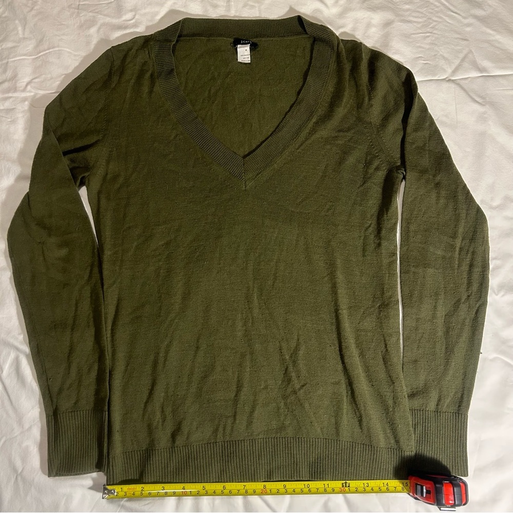 J. Crew Olive Green 100% Wool Sweater Soft Light Knit V Neck Sweater Women’s M